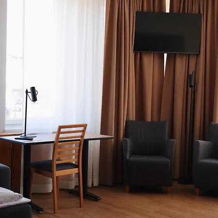 מלון Hesehotelli Linja-autoasema טורקו