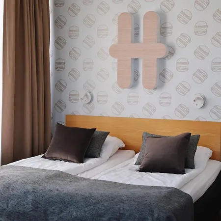 Hesehotelli Linja-autoasema 3* טורקו